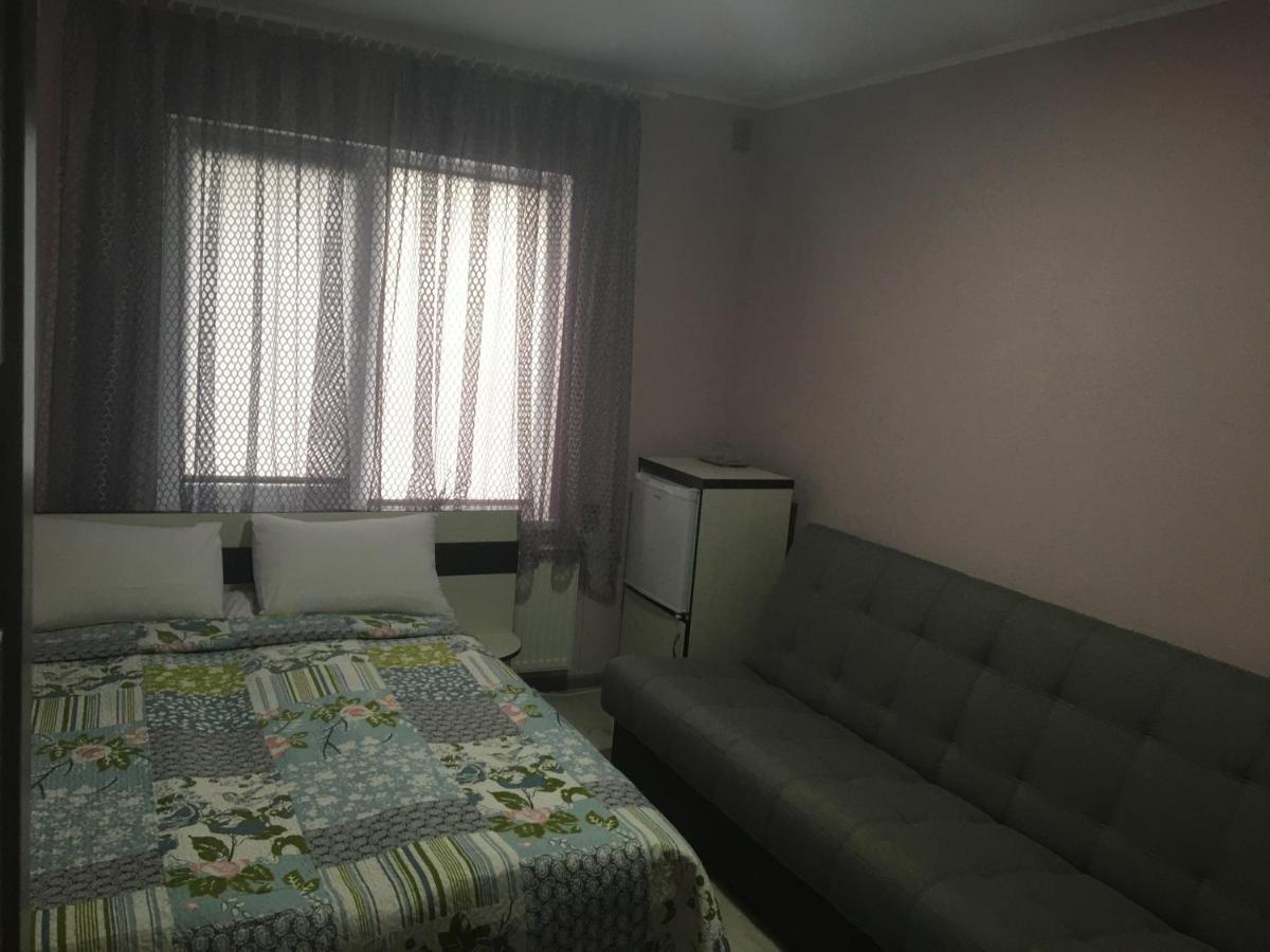 Guest House Max Khmel'nyts'kyy Exterior photo